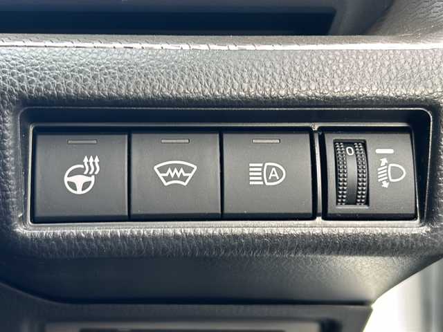 トヨタ プリウス Z 山形県 2024(令6)年 1.5万km プラチナホワイトパールマイカ 禁煙車/４WD/トヨタセーフティセンス/クルーズコントロール/ブラインドスポットモニター/レーンキープアシスト/横滑り防止装置/全方位カメラ/デジタルインナーミラー/前後コーナーセンサー/オートマチックハイビーム/純正ナビ/（Bluetooth/フルセグ/AM/FM/USB)/置くだけ充電/ステアリングスイッチ/ステアリングヒーター/レザーシート/D席パワーシート/前席シートヒーター・エアシート/スマートキー×２/ビルトインETC/純正フロアマット/電動格納ミラー/ドアバイザー/純正アルミホイール/LEDヘッドライト/フォグランプ