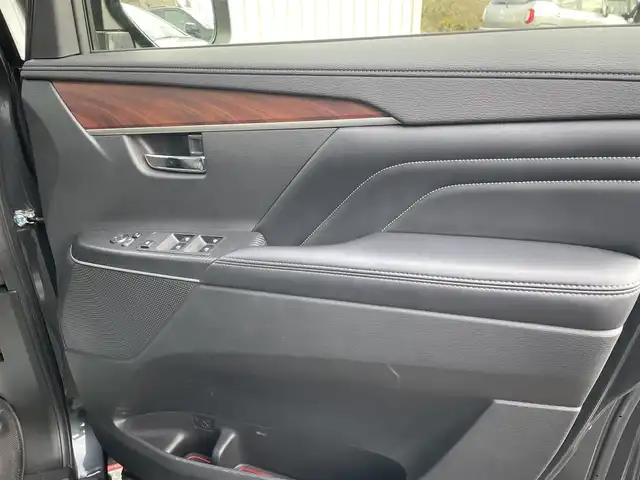 三菱 デリカＤ：５ P 神奈川県 2022(令4)年 1.6万km グレー