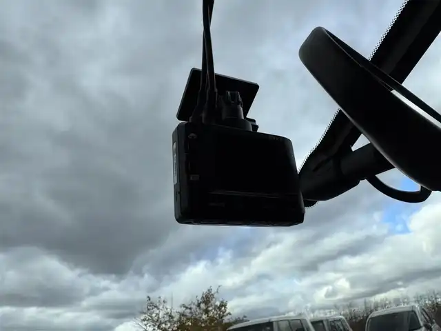 日産 ノート X DIG－S 奈良県 2013(平25)年 3.4万km ブリリアントホワイトパール 純正７インチナビ(MM113D-W)/（フルセグ／ＢＴ）/バックカメラ/アイドリングストップ/電動格納ミラー/前後ドライブレコーダー（ZDR016）/純正ホイールキャップ/プッシュスタート/保証書/取り扱い説明書/スペアキーＸ１