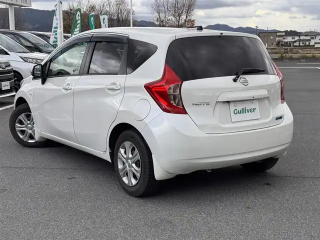 日産 ノート X DIG－S 奈良県 2013(平25)年 3.4万km ブリリアントホワイトパール 純正７インチナビ(MM113D-W)/（フルセグ／ＢＴ）/バックカメラ/アイドリングストップ/電動格納ミラー/前後ドライブレコーダー（ZDR016）/純正ホイールキャップ/プッシュスタート/保証書/取り扱い説明書/スペアキーＸ１