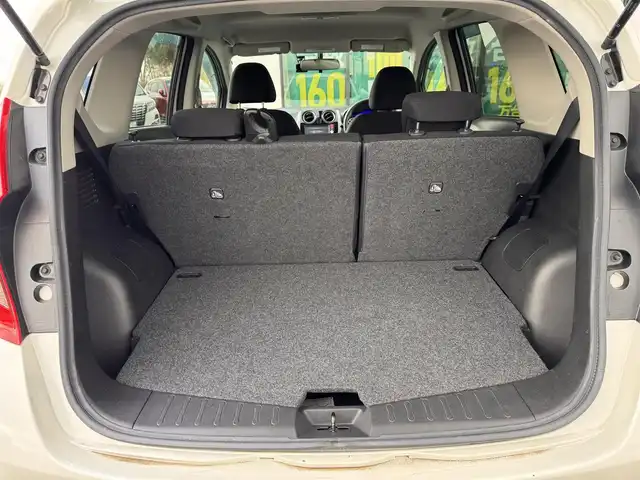 日産 ノート X DIG－S 奈良県 2013(平25)年 3.4万km ブリリアントホワイトパール 純正７インチナビ(MM113D-W)/（フルセグ／ＢＴ）/バックカメラ/アイドリングストップ/電動格納ミラー/前後ドライブレコーダー（ZDR016）/純正ホイールキャップ/プッシュスタート/保証書/取り扱い説明書/スペアキーＸ１