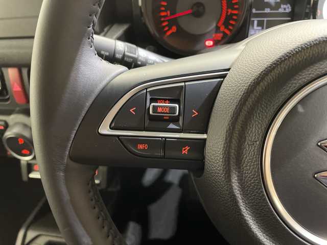 スズキ ジムニー ノマド FC 愛媛県 2025(令7)年 0.1千km アークティックホワイトパール 登録済未使用車／アダプティブクルーズコントロール／シートヒーター／純正１５インチアルミホイール／ＬＥＤヘッドライト／オートライト／オートマチックハイビーム／スマートキー／プッシュスタート／背面タイヤ