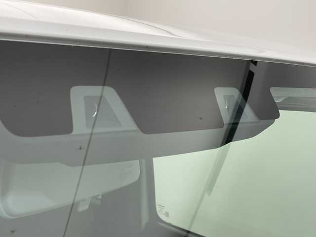 スズキ ジムニー ノマド FC 愛媛県 2025(令7)年 0.1千km アークティックホワイトパール 登録済未使用車／アダプティブクルーズコントロール／シートヒーター／純正１５インチアルミホイール／ＬＥＤヘッドライト／オートライト／オートマチックハイビーム／スマートキー／プッシュスタート／背面タイヤ