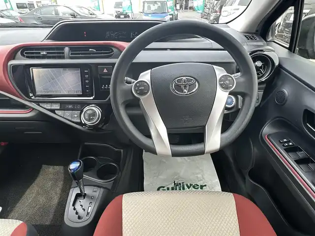トヨタ アクア S 群馬県 2015(平27)年 8.9万km ディープアメジストマイカメタリック 登録時走行距離89095km/ワンオーナー/純正SDナビ/　【DVD/Bluetooth/CD/AM/FM】/フルセグTV/バックカメラ/ステアリングスイッチ/オートライト/プッシュスタート/スマートキー/ビルトインETC/電動格納ミラー/純正フロアマット/ドアバイザー/新車保証書/整備記録簿/取扱説明書