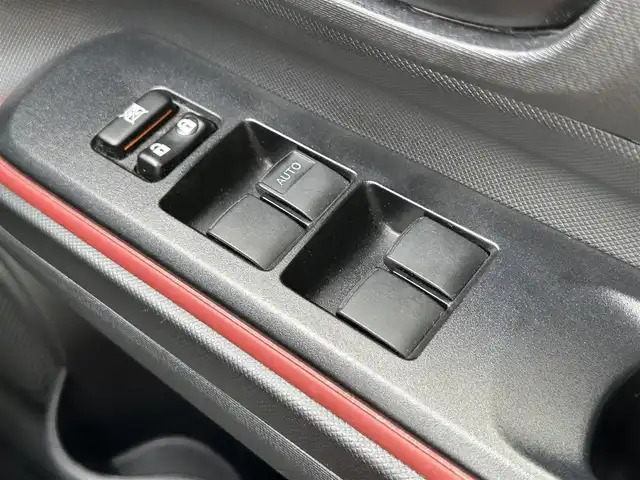トヨタ アクア S 群馬県 2015(平27)年 8.9万km ディープアメジストマイカメタリック 登録時走行距離89095km/ワンオーナー/純正SDナビ/　【DVD/Bluetooth/CD/AM/FM】/フルセグTV/バックカメラ/ステアリングスイッチ/オートライト/プッシュスタート/スマートキー/ビルトインETC/電動格納ミラー/純正フロアマット/ドアバイザー/新車保証書/整備記録簿/取扱説明書
