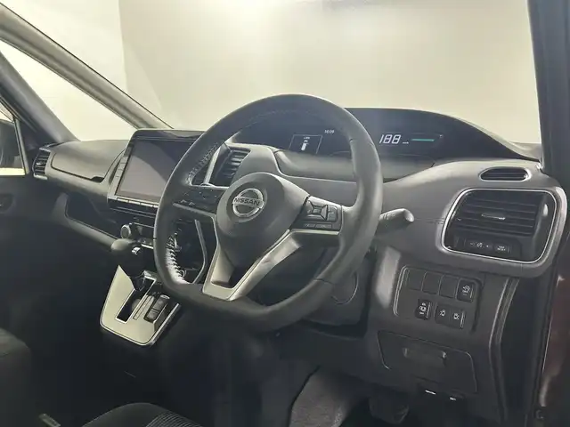 日産 セレナ ハイウェイスター V 佐賀県 2022(令4)年 1.7万km マルーンレッド 純正9インチディーラーオプションナビ/アラウンドビューモニター/バックモニター/デジタルインナーミラー/ブラインドスポットモニター/プロパイロット/両側パワースライドドア/左側ハンズフリースライドドア/電動パーキングブレーキ/アイドリングストップ/ETC/ステアリングスイッチ/純正フロアマット/純正ドアバイザー/純正15インチアルミホイール