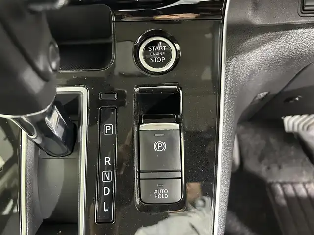 日産 セレナ ハイウェイスター V 佐賀県 2022(令4)年 1.7万km マルーンレッド 純正9インチディーラーオプションナビ/アラウンドビューモニター/バックモニター/デジタルインナーミラー/ブラインドスポットモニター/プロパイロット/両側パワースライドドア/左側ハンズフリースライドドア/電動パーキングブレーキ/アイドリングストップ/ETC/ステアリングスイッチ/純正フロアマット/純正ドアバイザー/純正15インチアルミホイール