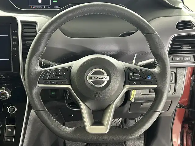 日産 セレナ ハイウェイスター V 佐賀県 2022(令4)年 1.7万km マルーンレッド 純正9インチディーラーオプションナビ/アラウンドビューモニター/バックモニター/デジタルインナーミラー/ブラインドスポットモニター/プロパイロット/両側パワースライドドア/左側ハンズフリースライドドア/電動パーキングブレーキ/アイドリングストップ/ETC/ステアリングスイッチ/純正フロアマット/純正ドアバイザー/純正15インチアルミホイール