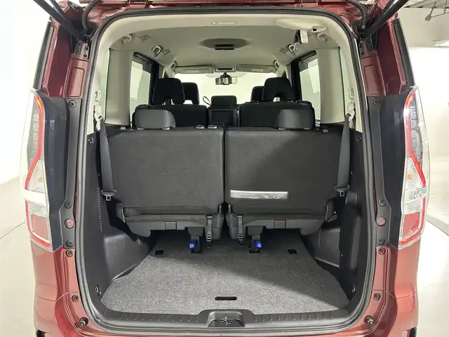 日産 セレナ ハイウェイスター V 佐賀県 2022(令4)年 1.7万km マルーンレッド 純正9インチディーラーオプションナビ/アラウンドビューモニター/バックモニター/デジタルインナーミラー/ブラインドスポットモニター/プロパイロット/両側パワースライドドア/左側ハンズフリースライドドア/電動パーキングブレーキ/アイドリングストップ/ETC/ステアリングスイッチ/純正フロアマット/純正ドアバイザー/純正15インチアルミホイール