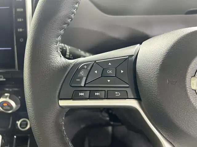 日産 セレナ ハイウェイスター V 佐賀県 2022(令4)年 1.7万km マルーンレッド 純正9インチディーラーオプションナビ/アラウンドビューモニター/バックモニター/デジタルインナーミラー/ブラインドスポットモニター/プロパイロット/両側パワースライドドア/左側ハンズフリースライドドア/電動パーキングブレーキ/アイドリングストップ/ETC/ステアリングスイッチ/純正フロアマット/純正ドアバイザー/純正15インチアルミホイール