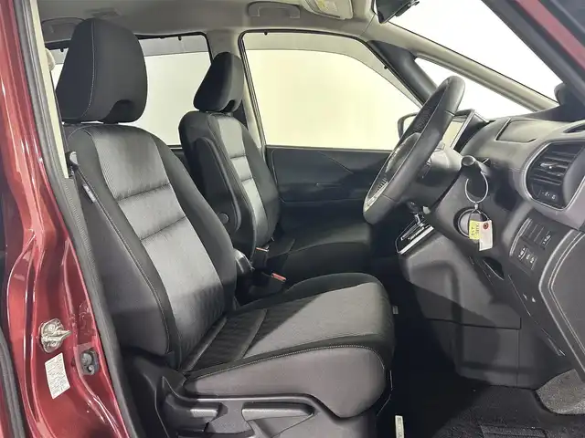 日産 セレナ ハイウェイスター V 佐賀県 2022(令4)年 1.7万km マルーンレッド 純正9インチディーラーオプションナビ/アラウンドビューモニター/バックモニター/デジタルインナーミラー/ブラインドスポットモニター/プロパイロット/両側パワースライドドア/左側ハンズフリースライドドア/電動パーキングブレーキ/アイドリングストップ/ETC/ステアリングスイッチ/純正フロアマット/純正ドアバイザー/純正15インチアルミホイール