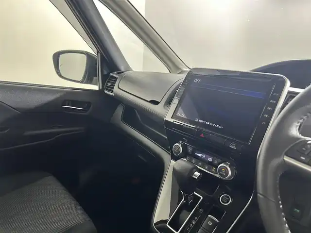 日産 セレナ ハイウェイスター V 佐賀県 2022(令4)年 1.7万km マルーンレッド 純正9インチディーラーオプションナビ/アラウンドビューモニター/バックモニター/デジタルインナーミラー/ブラインドスポットモニター/プロパイロット/両側パワースライドドア/左側ハンズフリースライドドア/電動パーキングブレーキ/アイドリングストップ/ETC/ステアリングスイッチ/純正フロアマット/純正ドアバイザー/純正15インチアルミホイール