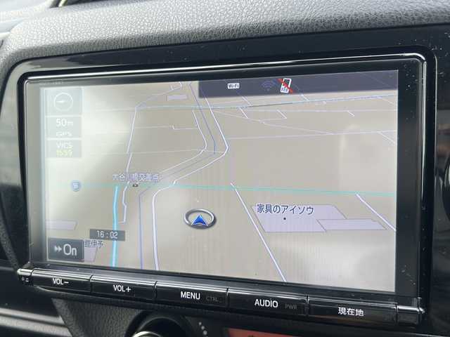 トヨタ ヴィッツ ハイブリッド ジュエラ 愛媛県 2017(平29)年 7.6万km シルバーM 純正SDナビ/ETC/ドライブレコーダー前のみ/バックカメラ/Bluetooth/フルセグTV/純正フロアマット/スマートキー/オートライト/オートLEDヘッドライト/オートマチックハイビーム/レーンキープアシスト/横滑り防止装置/衝突被害軽減システム/保証書/取扱説明書/スタッドレスタイヤ4本車載