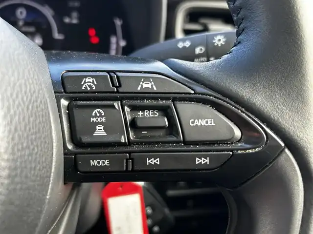 トヨタ シエンタ ハイブリッド Z 福島県 2024(令6)年 0.8万km プラチナホワイトパールマイカ トヨタセーフティセンス/プリクラッシュセーフティ/レーントレーシングアシスト/レーンディパーチャーアラート/レーダークルーズコントロール/アダプティブハイビームシステム/ロードサインアシスト/ドライバー異常時対応システム/アクティブドライビングアシスト/発進遅れ告知/純正ディスプレイオーディオ/【USB/BT/TV/Miracast/ナビ機能】/パノラミックビューモニター/両側電動スライドドア/ビルトインETC2.0/前席シートヒーター/ステアリングヒーター/パーキングサポート/ブラインドスポットモニター/LEDオートライト/リアドアサンシェード/純正ドアバイザー