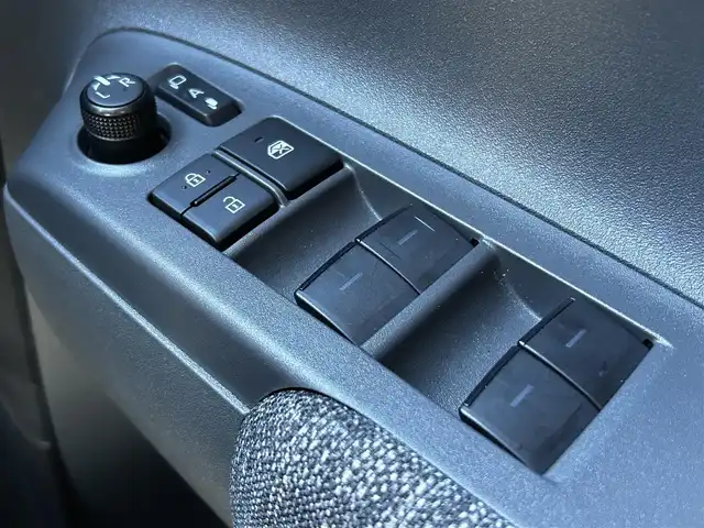 トヨタ シエンタ ハイブリッド Z 福島県 2024(令6)年 0.8万km プラチナホワイトパールマイカ トヨタセーフティセンス/プリクラッシュセーフティ/レーントレーシングアシスト/レーンディパーチャーアラート/レーダークルーズコントロール/アダプティブハイビームシステム/ロードサインアシスト/ドライバー異常時対応システム/アクティブドライビングアシスト/発進遅れ告知/純正ディスプレイオーディオ/【USB/BT/TV/Miracast/ナビ機能】/パノラミックビューモニター/両側電動スライドドア/ビルトインETC2.0/前席シートヒーター/ステアリングヒーター/パーキングサポート/ブラインドスポットモニター/LEDオートライト/リアドアサンシェード/純正ドアバイザー