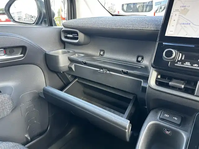 トヨタ シエンタ ハイブリッド Z 福島県 2024(令6)年 0.8万km プラチナホワイトパールマイカ トヨタセーフティセンス/プリクラッシュセーフティ/レーントレーシングアシスト/レーンディパーチャーアラート/レーダークルーズコントロール/アダプティブハイビームシステム/ロードサインアシスト/ドライバー異常時対応システム/アクティブドライビングアシスト/発進遅れ告知/純正ディスプレイオーディオ/【USB/BT/TV/Miracast/ナビ機能】/パノラミックビューモニター/両側電動スライドドア/ビルトインETC2.0/前席シートヒーター/ステアリングヒーター/パーキングサポート/ブラインドスポットモニター/LEDオートライト/リアドアサンシェード/純正ドアバイザー