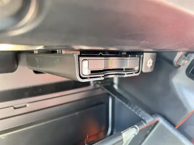 ボルボ ＸＣ４０ B4 AWD Rデザイン 滋賀県 2020(令2)年 4.4万km パール 4WD/純正ナビ/（FM/フルセグTV/Bluetooth）/全方位カメラ/ハーフレザーシート/レーンキープアシスト/レーダークルーズコントロール/ブラインドスポットモニター/コーナリングライト/アクティブ・ベンディング・ライト/ロードサインインフォメーション/ハーマンカードンスピーカー/衝突軽減装置/自動駐車システム/自動発射システム/ビルトインETC/ドライブレコーダー（前後）/全席シートヒーター/前席パワーシート/D席シートメモリー/パワーリアゲート/LEDライト/オートマチックハイビーム/スマートキー/純正フロアマット/純正アルミホイール