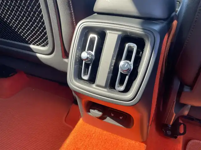 ボルボ ＸＣ４０ B4 AWD Rデザイン 滋賀県 2020(令2)年 4.4万km パール 4WD/純正ナビ/（FM/フルセグTV/Bluetooth）/全方位カメラ/ハーフレザーシート/レーンキープアシスト/レーダークルーズコントロール/ブラインドスポットモニター/コーナリングライト/アクティブ・ベンディング・ライト/ロードサインインフォメーション/ハーマンカードンスピーカー/衝突軽減装置/自動駐車システム/自動発射システム/ビルトインETC/ドライブレコーダー（前後）/全席シートヒーター/前席パワーシート/D席シートメモリー/パワーリアゲート/LEDライト/オートマチックハイビーム/スマートキー/純正フロアマット/純正アルミホイール