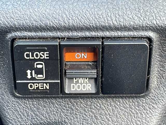 トヨタ シエンタ ハイブリッド X 徳島県 2016(平28)年 6.1万km ブラックマイカ 7.7型社外SDナビ　MAX775W/（BT/フルセグ/DISC）/バックカメラ/LEDヘッドライト/SMACK15インチアルミホイール/片側電動スライドドア/D/N席シートヒーター/ドライブレコーダー/リモコンキー/スペアキー/オートライト/ダブルエアバック/盗難防止装置/取扱説明書/新車時保証書