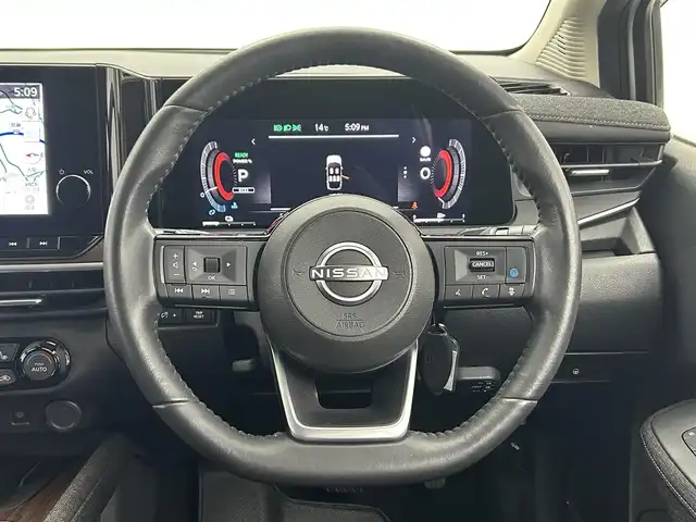 日産 オーラ G レザーエディション 熊本県 2023(令5)年 5.4万km ピュアホワイトパール / スーパーブラック 2トーン 禁煙車　/ＢＯＳＥサウンド　/純正ナビ（ＡｐｐｌＣａｒＰｌａｙ・ＢＴ・フルセグ・ＵＳＢ・HDMI）/アラウンドビューモニター/純正前後ドライブレコーダー（DH5-S）　/ビルトインＥＴＣ２．０　/プロパイロット/衝突軽減ブレーキ/横滑り防止/ブラインドスポットモニター/前席シートヒーター　/ステアリングヒーター/前後クリアランスソナー/デジタルインナーミラー/置くだけ充電/純正フロアマット/純正17インチAW/オートライト/オートマチックハイビーム/LEDヘッドライト/フォグライト/スマートキー/プッシュスタート/スペアキー1本