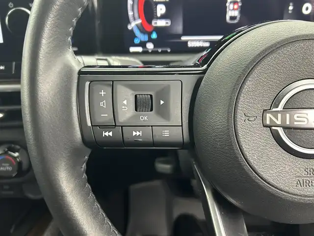 日産 オーラ G レザーエディション 熊本県 2023(令5)年 5.4万km ピュアホワイトパール / スーパーブラック 2トーン 禁煙車　/ＢＯＳＥサウンド　/純正ナビ（ＡｐｐｌＣａｒＰｌａｙ・ＢＴ・フルセグ・ＵＳＢ・HDMI）/アラウンドビューモニター/純正前後ドライブレコーダー（DH5-S）　/ビルトインＥＴＣ２．０　/プロパイロット/衝突軽減ブレーキ/横滑り防止/ブラインドスポットモニター/前席シートヒーター　/ステアリングヒーター/前後クリアランスソナー/デジタルインナーミラー/置くだけ充電/純正フロアマット/純正17インチAW/オートライト/オートマチックハイビーム/LEDヘッドライト/フォグライト/スマートキー/プッシュスタート/スペアキー1本