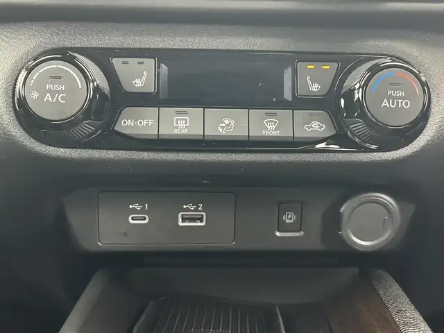 日産 オーラ G レザーエディション 熊本県 2023(令5)年 5.4万km ピュアホワイトパール / スーパーブラック 2トーン 禁煙車　/ＢＯＳＥサウンド　/純正ナビ（ＡｐｐｌＣａｒＰｌａｙ・ＢＴ・フルセグ・ＵＳＢ・HDMI）/アラウンドビューモニター/純正前後ドライブレコーダー（DH5-S）　/ビルトインＥＴＣ２．０　/プロパイロット/衝突軽減ブレーキ/横滑り防止/ブラインドスポットモニター/前席シートヒーター　/ステアリングヒーター/前後クリアランスソナー/デジタルインナーミラー/置くだけ充電/純正フロアマット/純正17インチAW/オートライト/オートマチックハイビーム/LEDヘッドライト/フォグライト/スマートキー/プッシュスタート/スペアキー1本