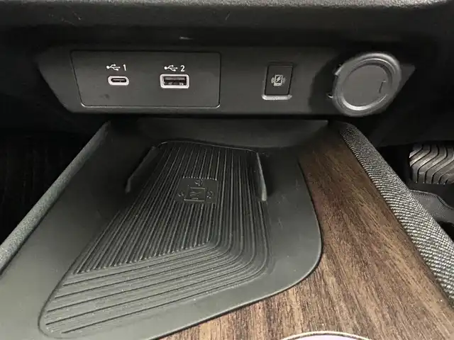 日産 オーラ G レザーエディション 熊本県 2023(令5)年 5.4万km ピュアホワイトパール / スーパーブラック 2トーン 禁煙車　/ＢＯＳＥサウンド　/純正ナビ（ＡｐｐｌＣａｒＰｌａｙ・ＢＴ・フルセグ・ＵＳＢ・HDMI）/アラウンドビューモニター/純正前後ドライブレコーダー（DH5-S）　/ビルトインＥＴＣ２．０　/プロパイロット/衝突軽減ブレーキ/横滑り防止/ブラインドスポットモニター/前席シートヒーター　/ステアリングヒーター/前後クリアランスソナー/デジタルインナーミラー/置くだけ充電/純正フロアマット/純正17インチAW/オートライト/オートマチックハイビーム/LEDヘッドライト/フォグライト/スマートキー/プッシュスタート/スペアキー1本