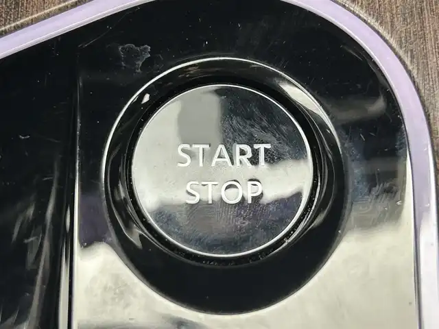 日産 オーラ G レザーエディション 熊本県 2023(令5)年 5.4万km ピュアホワイトパール / スーパーブラック 2トーン 禁煙車　/ＢＯＳＥサウンド　/純正ナビ（ＡｐｐｌＣａｒＰｌａｙ・ＢＴ・フルセグ・ＵＳＢ・HDMI）/アラウンドビューモニター/純正前後ドライブレコーダー（DH5-S）　/ビルトインＥＴＣ２．０　/プロパイロット/衝突軽減ブレーキ/横滑り防止/ブラインドスポットモニター/前席シートヒーター　/ステアリングヒーター/前後クリアランスソナー/デジタルインナーミラー/置くだけ充電/純正フロアマット/純正17インチAW/オートライト/オートマチックハイビーム/LEDヘッドライト/フォグライト/スマートキー/プッシュスタート/スペアキー1本