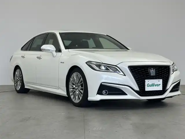 トヨタ クラウン ハイブリッド S 愛知県 2019(令1)年 5万km ホワイトパールクリスタルシャイン 純正ナビ　/（フルセグ/BT／CD/DVD）　/衝突軽減システム　/レーダークルーズコントロール　/パドルシフト/バックカメラ　/レーンキープアシスト　/横滑り防止装置　/前後ドラレコ　/前後コーナーセンサー　/ビルトインETC　/純正AW
