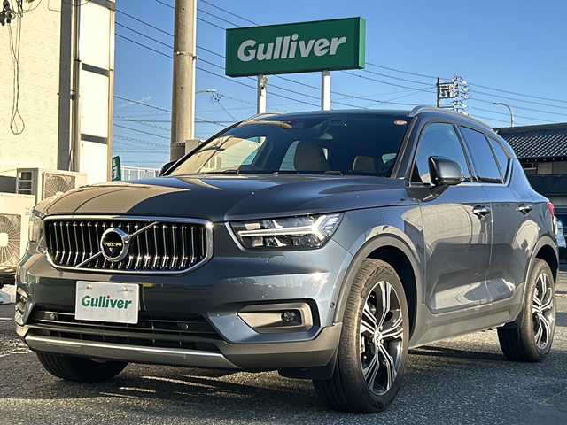 ボルボ ＸＣ４０ B4 AWD インスクリプション 愛知県 2021(令3)年 2万km デニムブルーメタリック 登録時走行距離19719km/ワンオーナー/4WD/純正HDDナビ/(FM.Bluetooth.TV）/全方位カメラ/自動駐車/自動発進/アイドリングストップ/ウィンカーミラー/フォグランプ/オットマン/クルーズコントロール/プッシュスタート/パワーバックドア/全席シートヒーター/ステアリングヒーター/ETC/保証書/取扱説明書