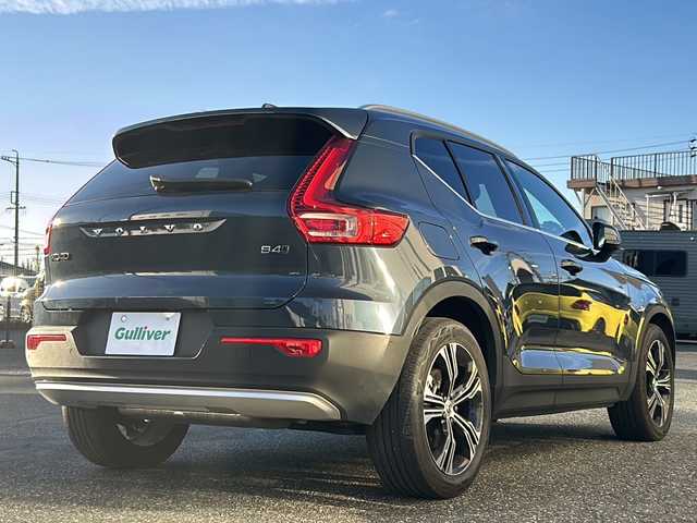 ボルボ ＸＣ４０ B4 AWD インスクリプション 愛知県 2021(令3)年 2万km デニムブルーメタリック 登録時走行距離19719km/ワンオーナー/4WD/純正HDDナビ/(FM.Bluetooth.TV）/全方位カメラ/自動駐車/自動発進/アイドリングストップ/ウィンカーミラー/フォグランプ/オットマン/クルーズコントロール/プッシュスタート/パワーバックドア/全席シートヒーター/ステアリングヒーター/ETC/保証書/取扱説明書