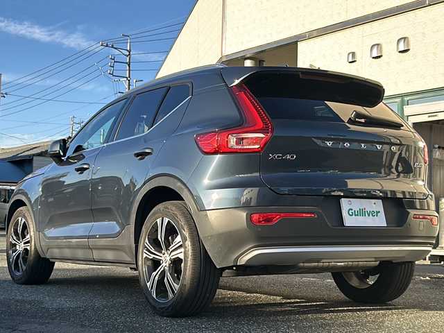 ボルボ ＸＣ４０ B4 AWD インスクリプション 愛知県 2021(令3)年 2万km デニムブルーメタリック 登録時走行距離19719km/ワンオーナー/4WD/純正HDDナビ/(FM.Bluetooth.TV）/全方位カメラ/自動駐車/自動発進/アイドリングストップ/ウィンカーミラー/フォグランプ/オットマン/クルーズコントロール/プッシュスタート/パワーバックドア/全席シートヒーター/ステアリングヒーター/ETC/保証書/取扱説明書