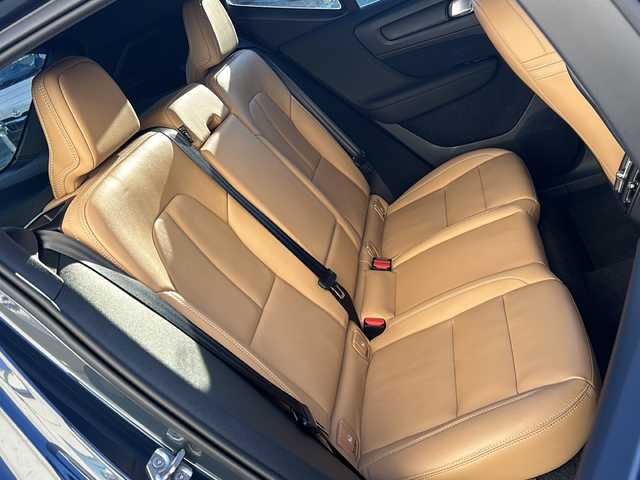 ボルボ ＸＣ４０ B4 AWD インスクリプション 愛知県 2021(令3)年 2万km デニムブルーメタリック 登録時走行距離19719km/ワンオーナー/4WD/純正HDDナビ/(FM.Bluetooth.TV）/全方位カメラ/自動駐車/自動発進/アイドリングストップ/ウィンカーミラー/フォグランプ/オットマン/クルーズコントロール/プッシュスタート/パワーバックドア/全席シートヒーター/ステアリングヒーター/ETC/保証書/取扱説明書