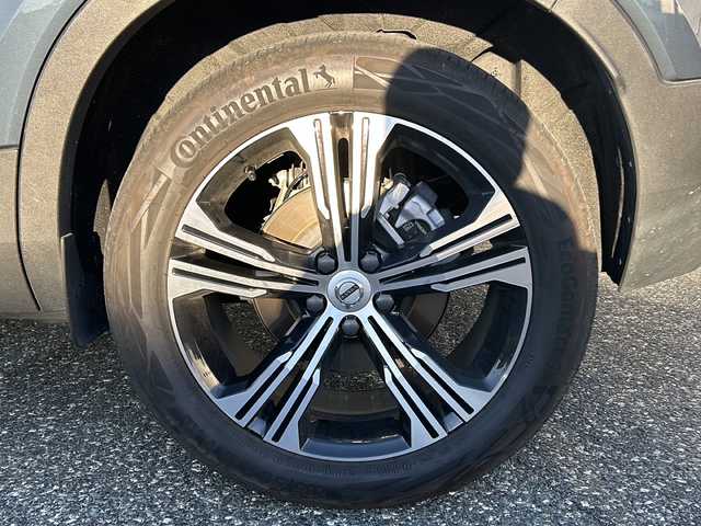 ボルボ ＸＣ４０ B4 AWD インスクリプション 愛知県 2021(令3)年 2万km デニムブルーメタリック 登録時走行距離19719km/ワンオーナー/4WD/純正HDDナビ/(FM.Bluetooth.TV）/全方位カメラ/自動駐車/自動発進/アイドリングストップ/ウィンカーミラー/フォグランプ/オットマン/クルーズコントロール/プッシュスタート/パワーバックドア/全席シートヒーター/ステアリングヒーター/ETC/保証書/取扱説明書