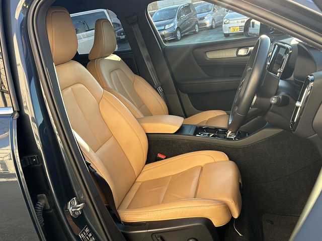 ボルボ ＸＣ４０ B4 AWD インスクリプション 愛知県 2021(令3)年 2万km デニムブルーメタリック 登録時走行距離19719km/ワンオーナー/4WD/純正HDDナビ/(FM.Bluetooth.TV）/全方位カメラ/自動駐車/自動発進/アイドリングストップ/ウィンカーミラー/フォグランプ/オットマン/クルーズコントロール/プッシュスタート/パワーバックドア/全席シートヒーター/ステアリングヒーター/ETC/保証書/取扱説明書