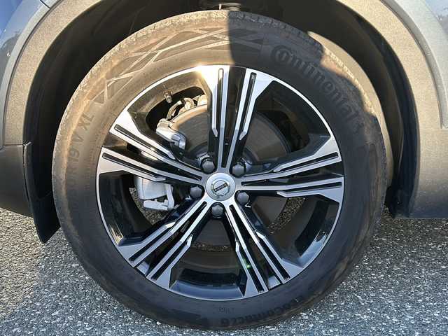 ボルボ ＸＣ４０ B4 AWD インスクリプション 愛知県 2021(令3)年 2万km デニムブルーメタリック 登録時走行距離19719km/ワンオーナー/4WD/純正HDDナビ/(FM.Bluetooth.TV）/全方位カメラ/自動駐車/自動発進/アイドリングストップ/ウィンカーミラー/フォグランプ/オットマン/クルーズコントロール/プッシュスタート/パワーバックドア/全席シートヒーター/ステアリングヒーター/ETC/保証書/取扱説明書