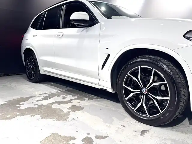 ＢＭＷ ＢＭＷ Ｘ３ 20d xDrive Mスポーツ 道央・札幌 2023(令5)年 6.4万km アルピンホワイトⅢ BMWライブ・コックピット・プロフェッショナル/・BMWカーブド・ディスプレイ/・12.3インチマルチ・ディスプレイ・メーターパネル/・14.9インチワイド・コントロール・ディスプレイ（タッチパネル機能付）/・ARビュー/・ナビゲーションシステム/・BMWインテリジェント・パーソナル・アシスタント/　（AI音声会話システム）/・スマートフォン・インテグレーション/アンビエント/１２V電源ソケット/インタラクション・バー/ラゲージエリアカバー/harman/kardonサウンド/3ゾーン・オートマッチク・エアコンディショナー（マイクロファイター付き）/・運転席＆助手席独立温度調節機能/・後席用独立温度調節機能/・後席用エア・アウトレット/・パーキング・ベンチレーション/ラジオ/地上デジタルTVチューナー/USBオーディオ・インターフェイス/Bluetoothインターフェイス/Mスポーツ・レザー・ステアリング・ホイール/Mアンソラジット・ルーフ・ランニング/照明付バニティ・ミラー