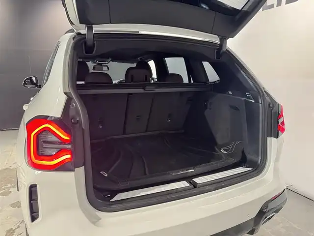 ＢＭＷ ＢＭＷ Ｘ３ 20d xDrive Mスポーツ 道央・札幌 2023(令5)年 6.4万km アルピンホワイトⅢ BMWライブ・コックピット・プロフェッショナル/・BMWカーブド・ディスプレイ/・12.3インチマルチ・ディスプレイ・メーターパネル/・14.9インチワイド・コントロール・ディスプレイ（タッチパネル機能付）/・ARビュー/・ナビゲーションシステム/・BMWインテリジェント・パーソナル・アシスタント/　（AI音声会話システム）/・スマートフォン・インテグレーション/アンビエント/１２V電源ソケット/インタラクション・バー/ラゲージエリアカバー/harman/kardonサウンド/3ゾーン・オートマッチク・エアコンディショナー（マイクロファイター付き）/・運転席＆助手席独立温度調節機能/・後席用独立温度調節機能/・後席用エア・アウトレット/・パーキング・ベンチレーション/ラジオ/地上デジタルTVチューナー/USBオーディオ・インターフェイス/Bluetoothインターフェイス/Mスポーツ・レザー・ステアリング・ホイール/Mアンソラジット・ルーフ・ランニング/照明付バニティ・ミラー