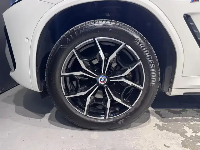 ＢＭＷ ＢＭＷ Ｘ３ 20d xDrive Mスポーツ 道央・札幌 2023(令5)年 6.4万km アルピンホワイトⅢ BMWライブ・コックピット・プロフェッショナル/・BMWカーブド・ディスプレイ/・12.3インチマルチ・ディスプレイ・メーターパネル/・14.9インチワイド・コントロール・ディスプレイ（タッチパネル機能付）/・ARビュー/・ナビゲーションシステム/・BMWインテリジェント・パーソナル・アシスタント/　（AI音声会話システム）/・スマートフォン・インテグレーション/アンビエント/１２V電源ソケット/インタラクション・バー/ラゲージエリアカバー/harman/kardonサウンド/3ゾーン・オートマッチク・エアコンディショナー（マイクロファイター付き）/・運転席＆助手席独立温度調節機能/・後席用独立温度調節機能/・後席用エア・アウトレット/・パーキング・ベンチレーション/ラジオ/地上デジタルTVチューナー/USBオーディオ・インターフェイス/Bluetoothインターフェイス/Mスポーツ・レザー・ステアリング・ホイール/Mアンソラジット・ルーフ・ランニング/照明付バニティ・ミラー