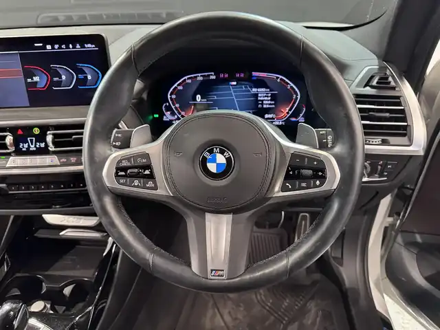 ＢＭＷ ＢＭＷ Ｘ３ 20d xDrive Mスポーツ 道央・札幌 2023(令5)年 6.4万km アルピンホワイトⅢ BMWライブ・コックピット・プロフェッショナル/・BMWカーブド・ディスプレイ/・12.3インチマルチ・ディスプレイ・メーターパネル/・14.9インチワイド・コントロール・ディスプレイ（タッチパネル機能付）/・ARビュー/・ナビゲーションシステム/・BMWインテリジェント・パーソナル・アシスタント/　（AI音声会話システム）/・スマートフォン・インテグレーション/アンビエント/１２V電源ソケット/インタラクション・バー/ラゲージエリアカバー/harman/kardonサウンド/3ゾーン・オートマッチク・エアコンディショナー（マイクロファイター付き）/・運転席＆助手席独立温度調節機能/・後席用独立温度調節機能/・後席用エア・アウトレット/・パーキング・ベンチレーション/ラジオ/地上デジタルTVチューナー/USBオーディオ・インターフェイス/Bluetoothインターフェイス/Mスポーツ・レザー・ステアリング・ホイール/Mアンソラジット・ルーフ・ランニング/照明付バニティ・ミラー