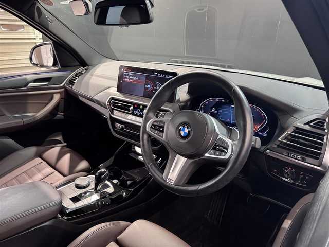 ＢＭＷ ＢＭＷ Ｘ３ 20d xDrive Mスポーツ 道央・札幌 2023(令5)年 6.4万km アルピンホワイトⅢ BMWライブ・コックピット・プロフェッショナル/・BMWカーブド・ディスプレイ/・12.3インチマルチ・ディスプレイ・メーターパネル/・14.9インチワイド・コントロール・ディスプレイ（タッチパネル機能付）/・ARビュー/・ナビゲーションシステム/・BMWインテリジェント・パーソナル・アシスタント/　（AI音声会話システム）/・スマートフォン・インテグレーション/アンビエント/１２V電源ソケット/インタラクション・バー/ラゲージエリアカバー/harman/kardonサウンド/3ゾーン・オートマッチク・エアコンディショナー（マイクロファイター付き）/・運転席＆助手席独立温度調節機能/・後席用独立温度調節機能/・後席用エア・アウトレット/・パーキング・ベンチレーション/ラジオ/地上デジタルTVチューナー/USBオーディオ・インターフェイス/Bluetoothインターフェイス/Mスポーツ・レザー・ステアリング・ホイール/Mアンソラジット・ルーフ・ランニング/照明付バニティ・ミラー