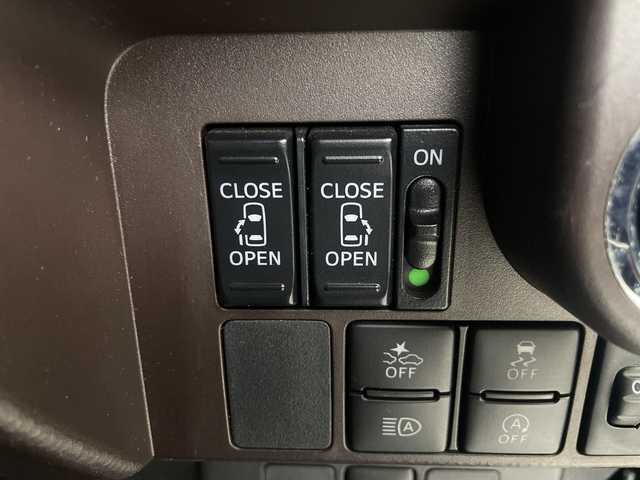 トヨタ タンク G 埼玉県 2019(平31)年 1.2万km ブラックマイカメタリック 純正ナビ　NSZT-W68T/(Bluetooth/CD/DVD/AM/FM)/地デジワンセグ/バックカメラ/前方ドライブレコーダー/ETC/クルーズコントロール/衝突軽減ブレーキ/オートマチックハイビーム/クリアランスソナー/アイドリングストップ/両側パワースライドドア/ロールサンシェード/ウィンカー・電動格納ミラー/社外フロアマット/純正ドアバイザー