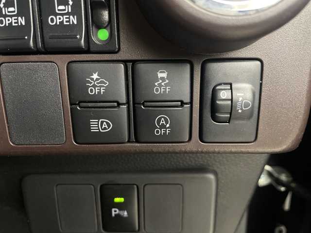 トヨタ タンク G 埼玉県 2019(平31)年 1.2万km ブラックマイカメタリック 純正ナビ　NSZT-W68T/(Bluetooth/CD/DVD/AM/FM)/地デジワンセグ/バックカメラ/前方ドライブレコーダー/ETC/クルーズコントロール/衝突軽減ブレーキ/オートマチックハイビーム/クリアランスソナー/アイドリングストップ/両側パワースライドドア/ロールサンシェード/ウィンカー・電動格納ミラー/社外フロアマット/純正ドアバイザー