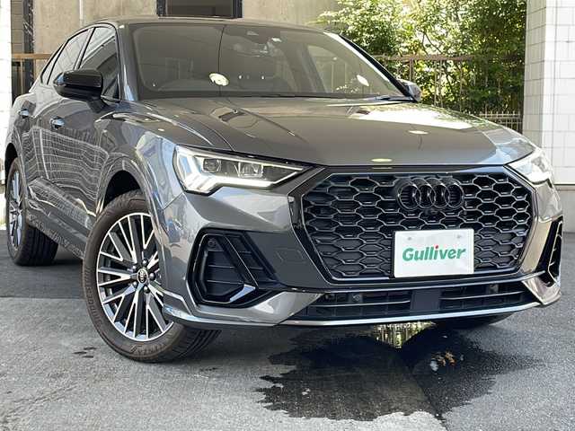 アウディ Ｑ３ SB 35TFSI Sライン 京都府 2022(令4)年 0.8万km ガンＭ ワンオーナー/コンビニエンス＆アシスタンスパッケージ/ラグジュアリーパッケージ/純正ナビ　/Bluetooth/USB/AppleCarPlay/AndroidAuto/本革シート　/全方位カメラ　/禁煙車　/前後コーナーセンサー　/ターボ　/ＢＳＭ　/レーダークルーズコントロール　/パワーリアゲート　/純正AW19インチ/前席シートヒーター　/前席パワーシート　/前後純正ドライブレコーダー/ダウンヒルアシスト/横滑り防止装置/レーンキープアシスト/盗難防止装置/オートライト/オートマチックハイビーム/LEDヘッドライト/フロント/リアフォグランプ/バーチャルコックピット