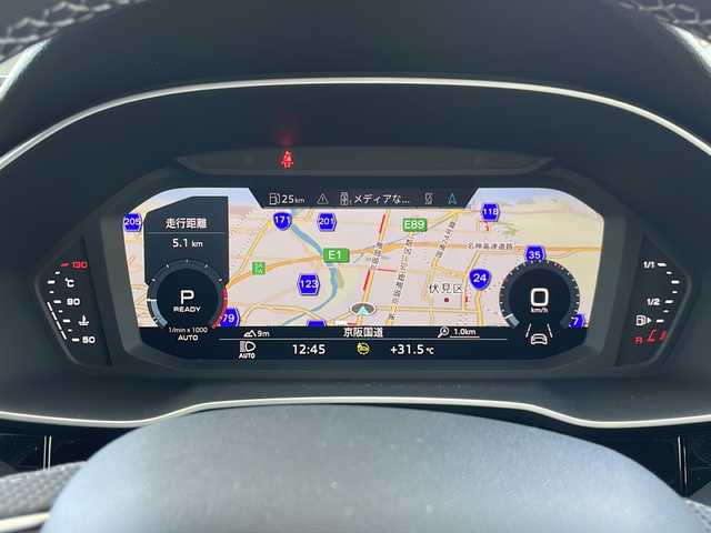 アウディ Ｑ３ SB 35TFSI Sライン 京都府 2022(令4)年 0.8万km ガンＭ ワンオーナー/コンビニエンス＆アシスタンスパッケージ/ラグジュアリーパッケージ/純正ナビ　/Bluetooth/USB/AppleCarPlay/AndroidAuto/本革シート　/全方位カメラ　/禁煙車　/前後コーナーセンサー　/ターボ　/ＢＳＭ　/レーダークルーズコントロール　/パワーリアゲート　/純正AW19インチ/前席シートヒーター　/前席パワーシート　/前後純正ドライブレコーダー/ダウンヒルアシスト/横滑り防止装置/レーンキープアシスト/盗難防止装置/オートライト/オートマチックハイビーム/LEDヘッドライト/フロント/リアフォグランプ/バーチャルコックピット