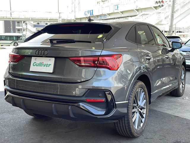 アウディ Ｑ３ SB 35TFSI Sライン 京都府 2022(令4)年 0.8万km ガンＭ ワンオーナー/コンビニエンス＆アシスタンスパッケージ/ラグジュアリーパッケージ/純正ナビ　/Bluetooth/USB/AppleCarPlay/AndroidAuto/本革シート　/全方位カメラ　/禁煙車　/前後コーナーセンサー　/ターボ　/ＢＳＭ　/レーダークルーズコントロール　/パワーリアゲート　/純正AW19インチ/前席シートヒーター　/前席パワーシート　/前後純正ドライブレコーダー/ダウンヒルアシスト/横滑り防止装置/レーンキープアシスト/盗難防止装置/オートライト/オートマチックハイビーム/LEDヘッドライト/フロント/リアフォグランプ/バーチャルコックピット