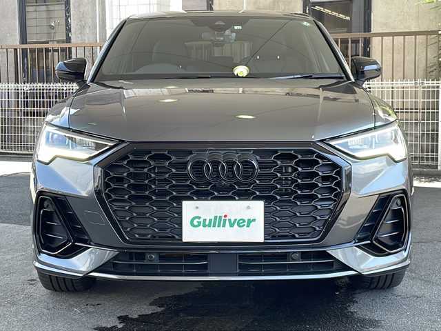 アウディ Ｑ３ SB 35TFSI Sライン 京都府 2022(令4)年 0.8万km ガンＭ ワンオーナー/コンビニエンス＆アシスタンスパッケージ/ラグジュアリーパッケージ/純正ナビ　/Bluetooth/USB/AppleCarPlay/AndroidAuto/本革シート　/全方位カメラ　/禁煙車　/前後コーナーセンサー　/ターボ　/ＢＳＭ　/レーダークルーズコントロール　/パワーリアゲート　/純正AW19インチ/前席シートヒーター　/前席パワーシート　/前後純正ドライブレコーダー/ダウンヒルアシスト/横滑り防止装置/レーンキープアシスト/盗難防止装置/オートライト/オートマチックハイビーム/LEDヘッドライト/フロント/リアフォグランプ/バーチャルコックピット