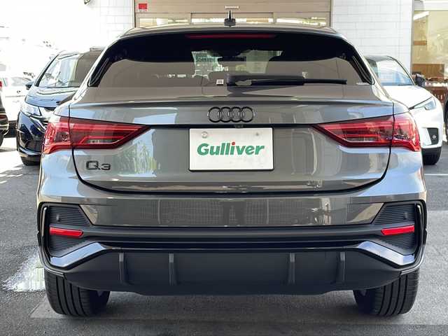 アウディ Ｑ３ SB 35TFSI Sライン 京都府 2022(令4)年 0.8万km ガンＭ ワンオーナー/コンビニエンス＆アシスタンスパッケージ/ラグジュアリーパッケージ/純正ナビ　/Bluetooth/USB/AppleCarPlay/AndroidAuto/本革シート　/全方位カメラ　/禁煙車　/前後コーナーセンサー　/ターボ　/ＢＳＭ　/レーダークルーズコントロール　/パワーリアゲート　/純正AW19インチ/前席シートヒーター　/前席パワーシート　/前後純正ドライブレコーダー/ダウンヒルアシスト/横滑り防止装置/レーンキープアシスト/盗難防止装置/オートライト/オートマチックハイビーム/LEDヘッドライト/フロント/リアフォグランプ/バーチャルコックピット
