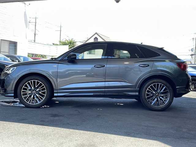 アウディ Ｑ３ SB 35TFSI Sライン 京都府 2022(令4)年 0.8万km ガンＭ ワンオーナー/コンビニエンス＆アシスタンスパッケージ/ラグジュアリーパッケージ/純正ナビ　/Bluetooth/USB/AppleCarPlay/AndroidAuto/本革シート　/全方位カメラ　/禁煙車　/前後コーナーセンサー　/ターボ　/ＢＳＭ　/レーダークルーズコントロール　/パワーリアゲート　/純正AW19インチ/前席シートヒーター　/前席パワーシート　/前後純正ドライブレコーダー/ダウンヒルアシスト/横滑り防止装置/レーンキープアシスト/盗難防止装置/オートライト/オートマチックハイビーム/LEDヘッドライト/フロント/リアフォグランプ/バーチャルコックピット