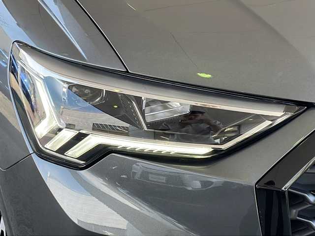 アウディ Ｑ３ SB 35TFSI Sライン 京都府 2022(令4)年 0.8万km ガンＭ ワンオーナー/コンビニエンス＆アシスタンスパッケージ/ラグジュアリーパッケージ/純正ナビ　/Bluetooth/USB/AppleCarPlay/AndroidAuto/本革シート　/全方位カメラ　/禁煙車　/前後コーナーセンサー　/ターボ　/ＢＳＭ　/レーダークルーズコントロール　/パワーリアゲート　/純正AW19インチ/前席シートヒーター　/前席パワーシート　/前後純正ドライブレコーダー/ダウンヒルアシスト/横滑り防止装置/レーンキープアシスト/盗難防止装置/オートライト/オートマチックハイビーム/LEDヘッドライト/フロント/リアフォグランプ/バーチャルコックピット